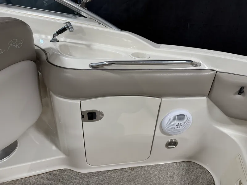 Slide: The Image of Sea Ray 220 SUNDECK 2003 - 32
