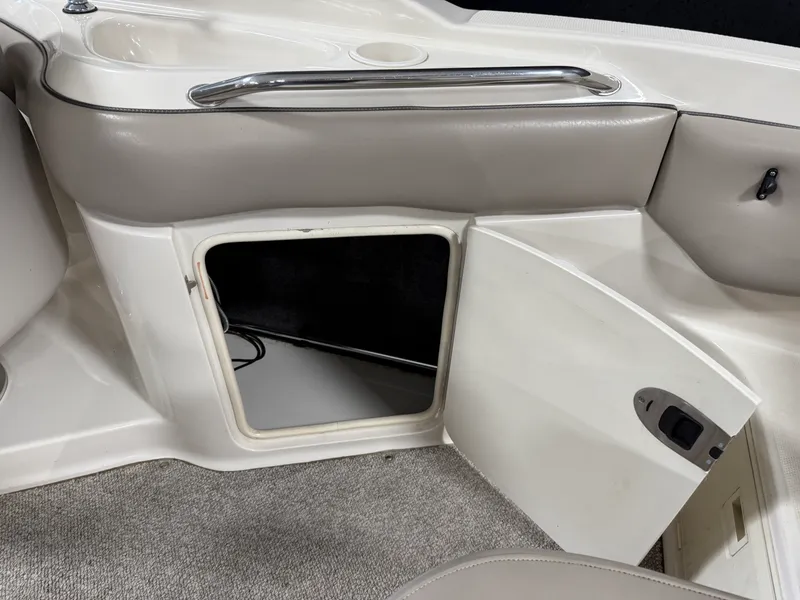 Slide: The Image of Sea Ray 220 SUNDECK 2003 - 33