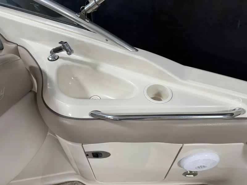 Slide: The Image of Sea Ray 220 SUNDECK 2003 - 35