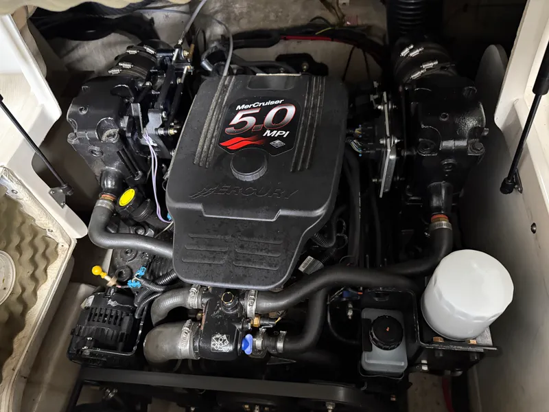 Slide: The Image of Sea Ray 220 SUNDECK 2003 - 38