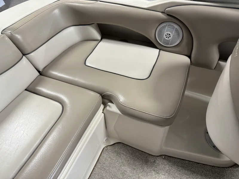 Slide: The Image of Sea Ray 220 SUNDECK 2003 - 41