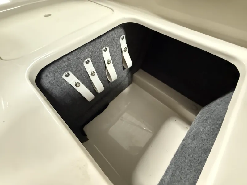 Slide: The Image of Sea Ray 220 SUNDECK 2003 - 45