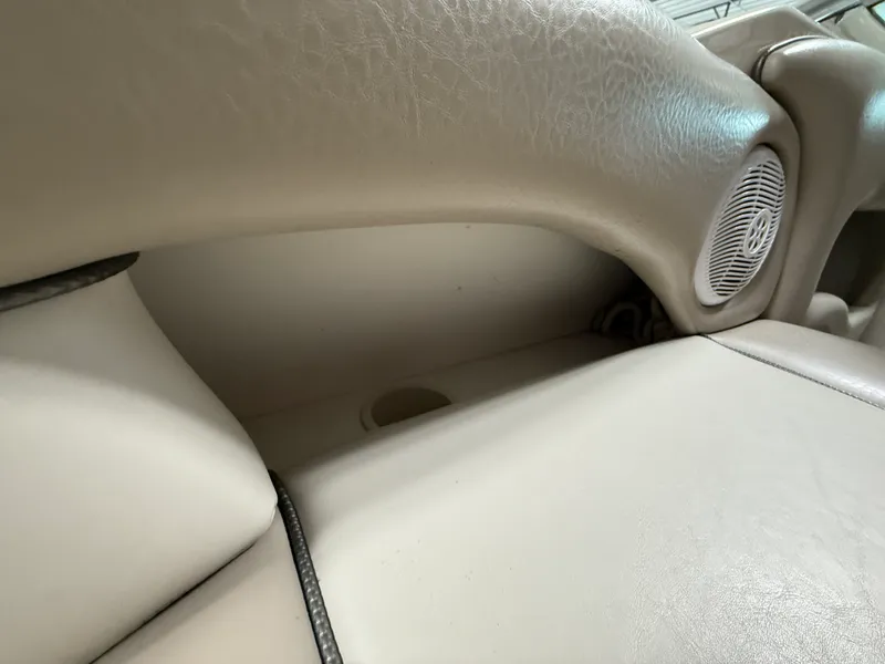 Slide: The Image of Sea Ray 220 SUNDECK 2003 - 46