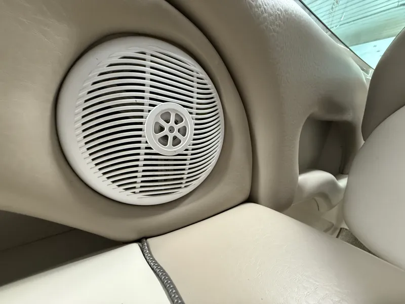 Slide: The Image of Sea Ray 220 SUNDECK 2003 - 47