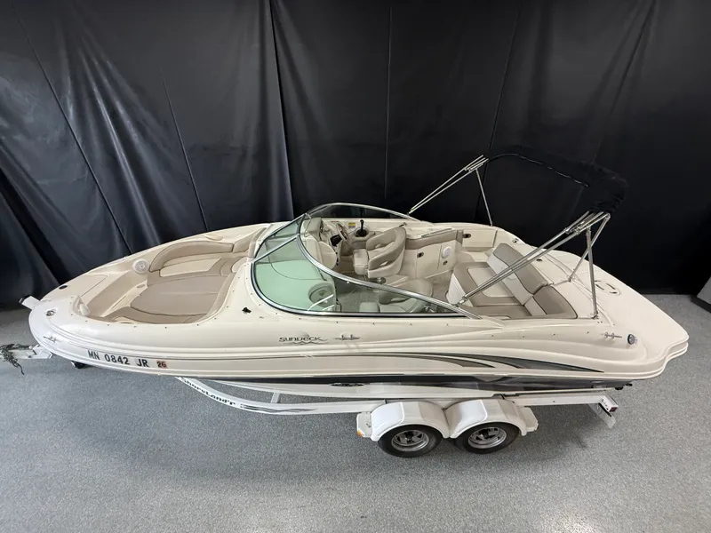 Slide: The Image of Sea Ray 220 SUNDECK 2003 - 5