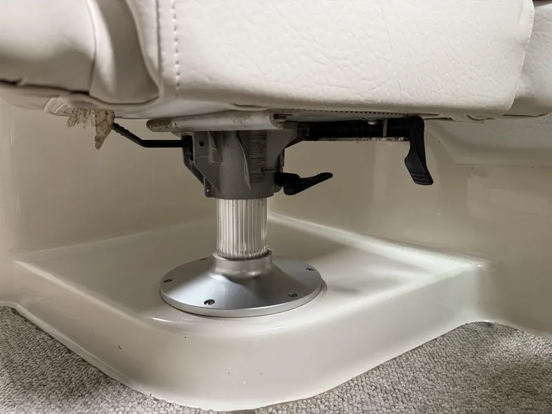 Slide: The Image of Sea Ray 220 SUNDECK 2003 - 52