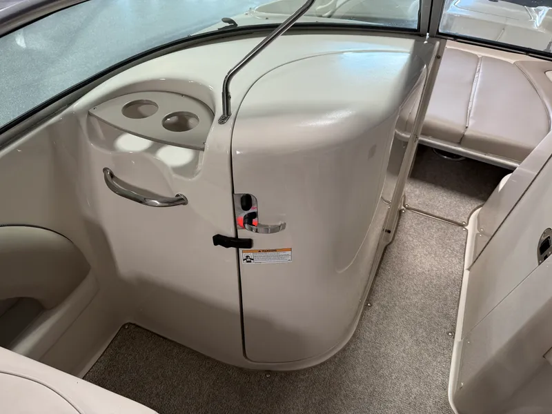 Slide: The Image of Sea Ray 220 SUNDECK 2003 - 55