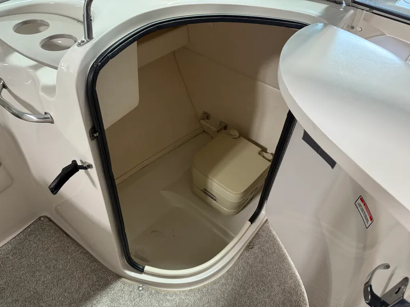 Slide: The Image of Sea Ray 220 SUNDECK 2003 - 57