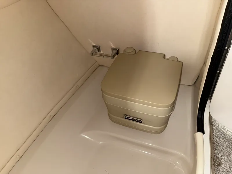 Slide: The Image of Sea Ray 220 SUNDECK 2003 - 58