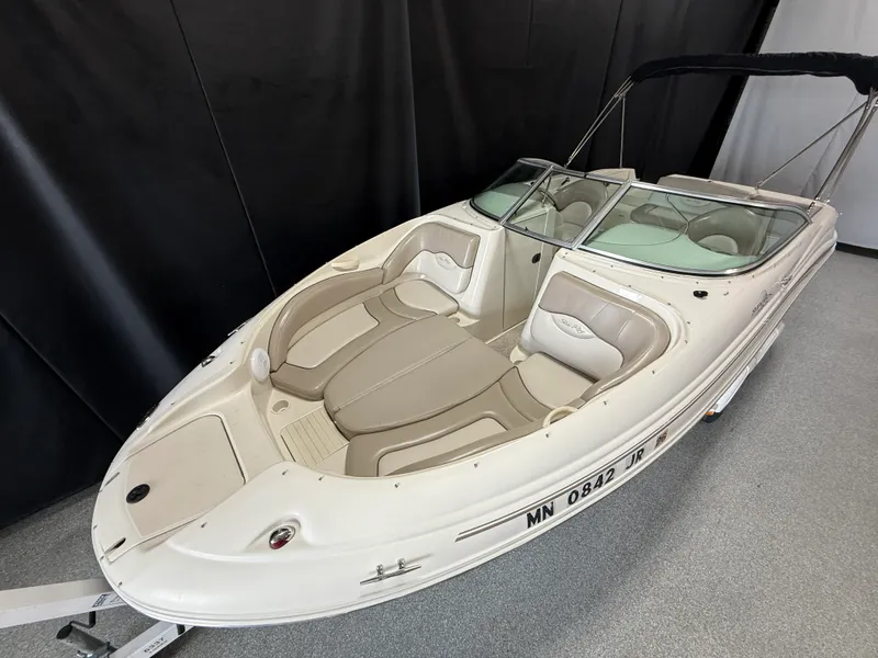 Slide: The Image of Sea Ray 220 SUNDECK 2003 - 6