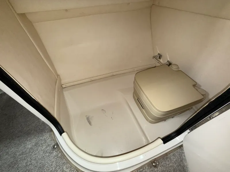 Slide: The Image of Sea Ray 220 SUNDECK 2003 - 60