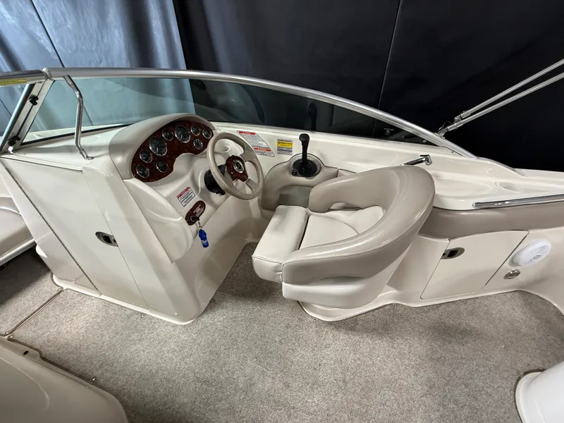 Slide: The Image of Sea Ray 220 SUNDECK 2003 - 62