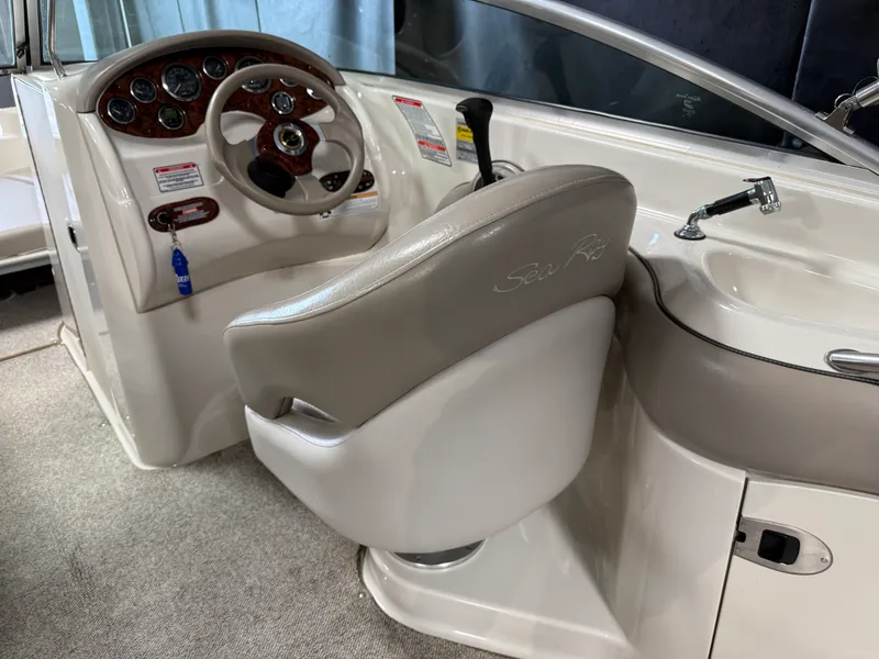 Slide: The Image of Sea Ray 220 SUNDECK 2003 - 63