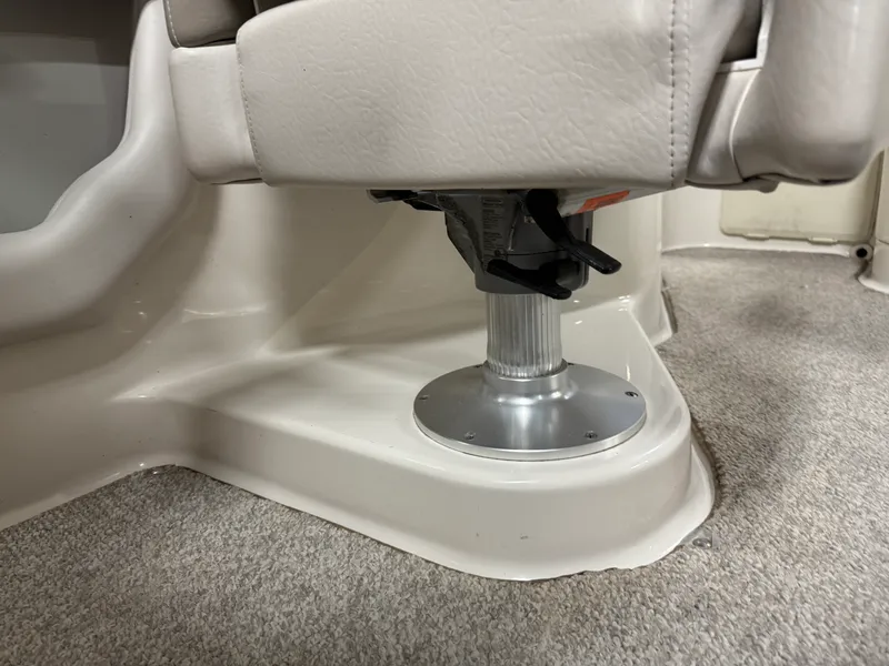 Slide: The Image of Sea Ray 220 SUNDECK 2003 - 65