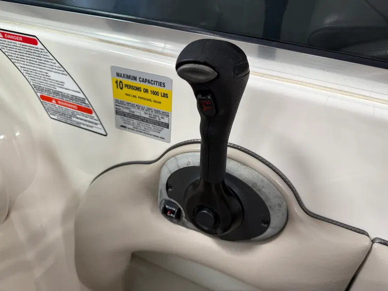 Slide: The Image of Sea Ray 220 SUNDECK 2003 - 67