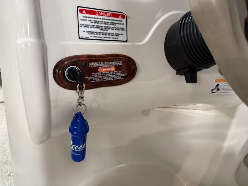 Slide: The Image of Sea Ray 220 SUNDECK 2003 - 71