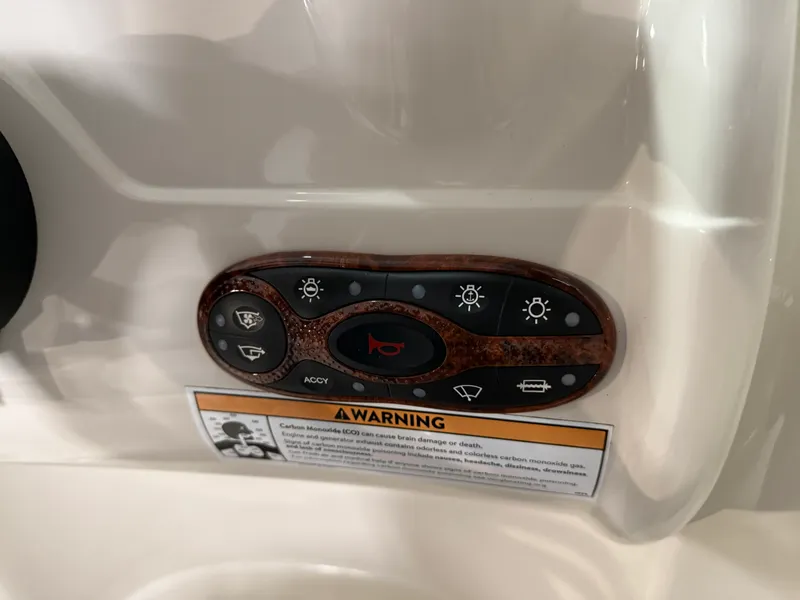 Slide: The Image of Sea Ray 220 SUNDECK 2003 - 75