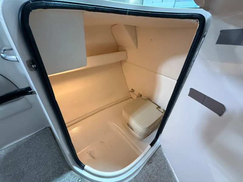 Slide: The Image of Sea Ray 220 SUNDECK 2003 - 79