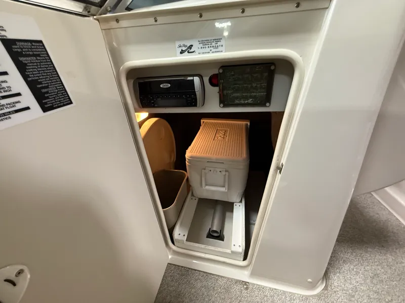 Slide: The Image of Sea Ray 220 SUNDECK 2003 - 82