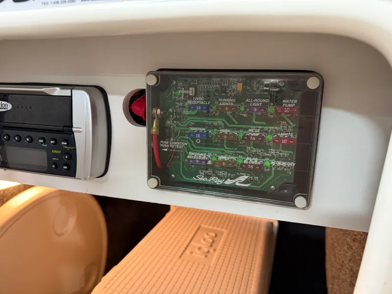 Slide: The Image of Sea Ray 220 SUNDECK 2003 - 83