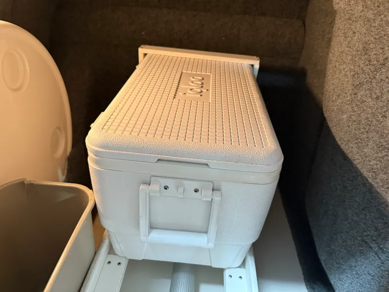 Slide: The Image of Sea Ray 220 SUNDECK 2003 - 85