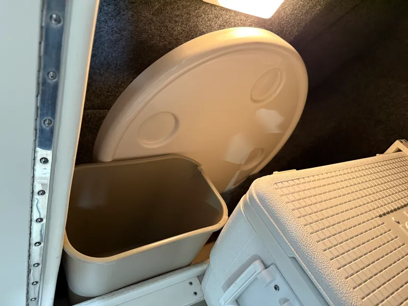 Slide: The Image of Sea Ray 220 SUNDECK 2003 - 88