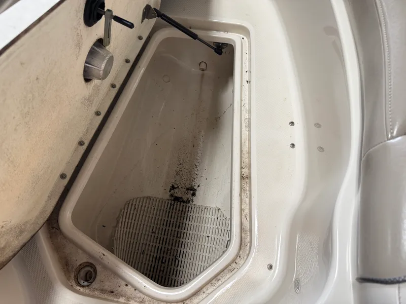 Slide: The Image of Sea Ray 220 SUNDECK 2003 - 95