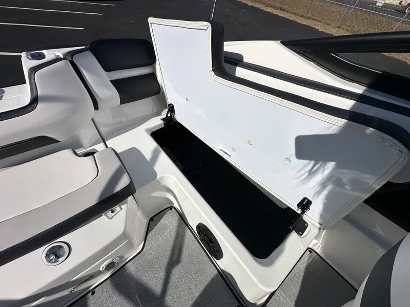 Slide: The Image of Yamaha SX195 2026 - 19