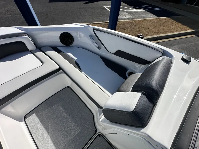 Slide: The Image of Yamaha SX195 2026 - 6