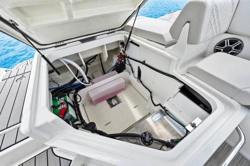 Slide: The Image of Sea Ray SDX 250 Outboard 2026 - 67