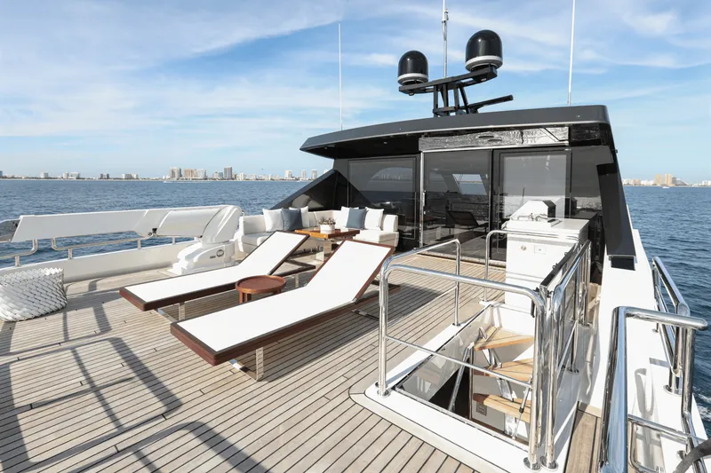 Slide: The Image of Ocean Alexander 28L 2025 - 10