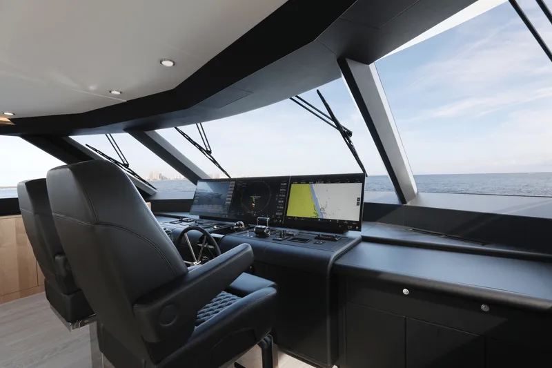 Slide: The Image of Ocean Alexander 28L 2025 - 16