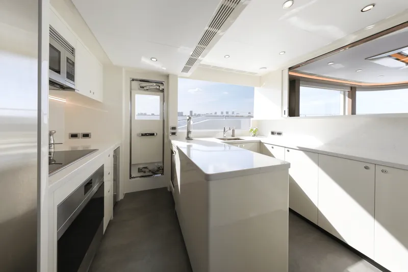 Slide: The Image of Ocean Alexander 28L 2025 - 26