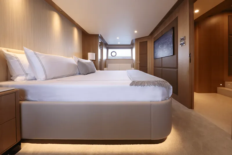 Slide: The Image of Ocean Alexander 28L 2025 - 30