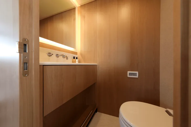 Slide: The Image of Ocean Alexander 28L 2025 - 39