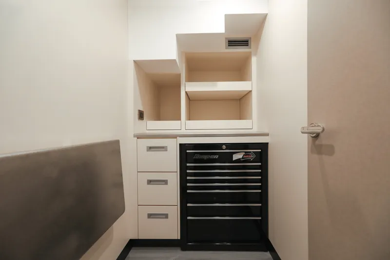 Slide: The Image of Ocean Alexander 28L 2025 - 49