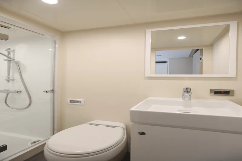 Slide: The Image of Ocean Alexander 28L 2025 - 52