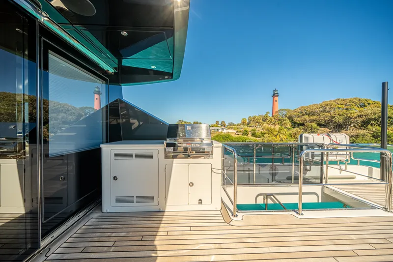 Slide: The Image of Ocean Alexander 28L 2025 - 67