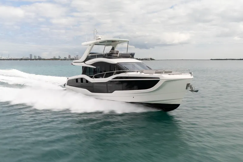Slide: The Image of Galeon 560 FLY 2025 - 11