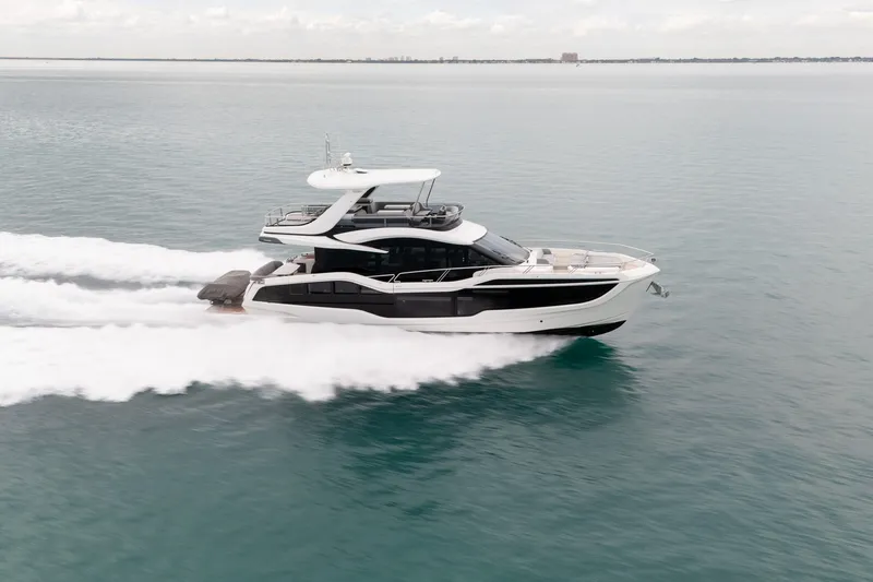 Slide: The Image of Galeon 560 FLY 2025 - 16