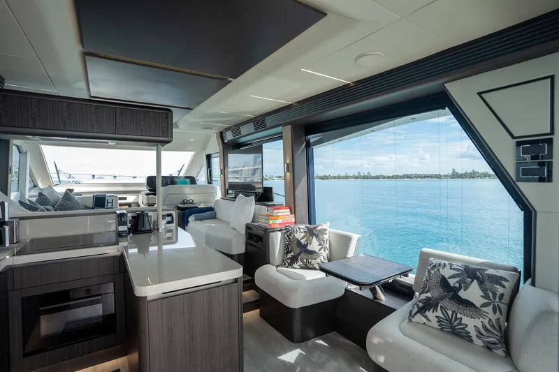 Slide: The Image of Galeon 560 FLY 2025 - 25