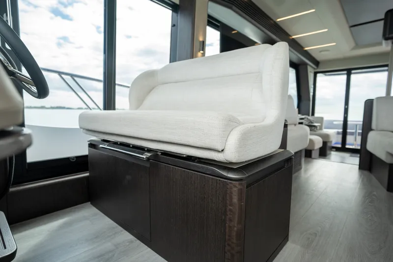 Slide: The Image of Galeon 560 FLY 2025 - 27