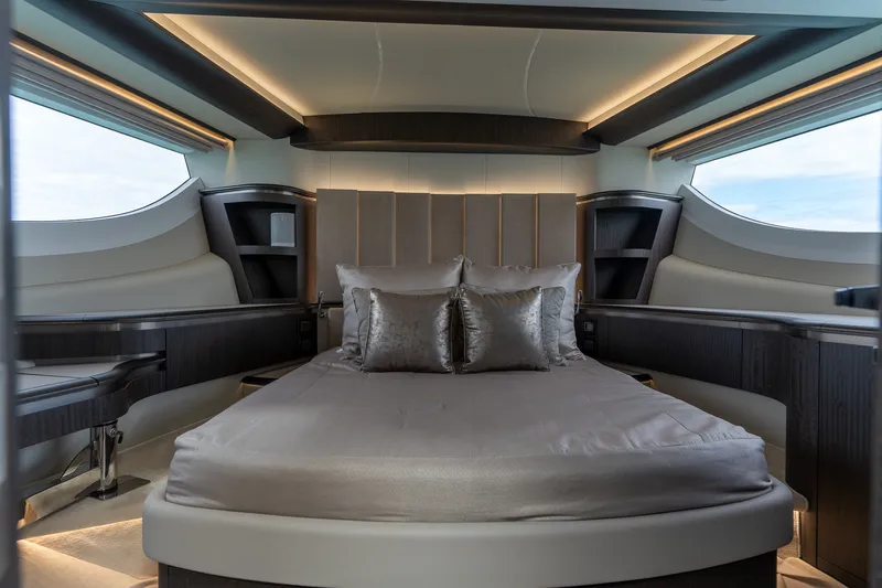 Slide: The Image of Galeon 560 FLY 2025 - 33