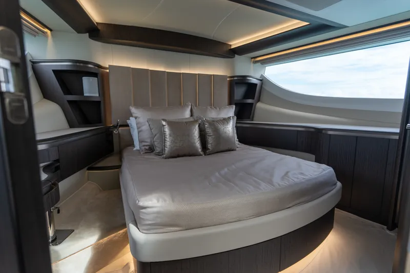 Slide: The Image of Galeon 560 FLY 2025 - 34
