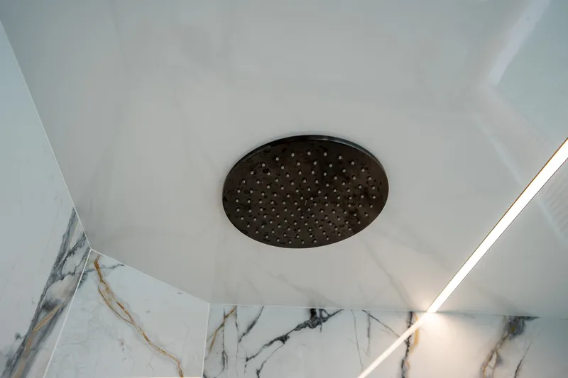 Slide: The Image of Galeon 560 FLY 2025 - 37