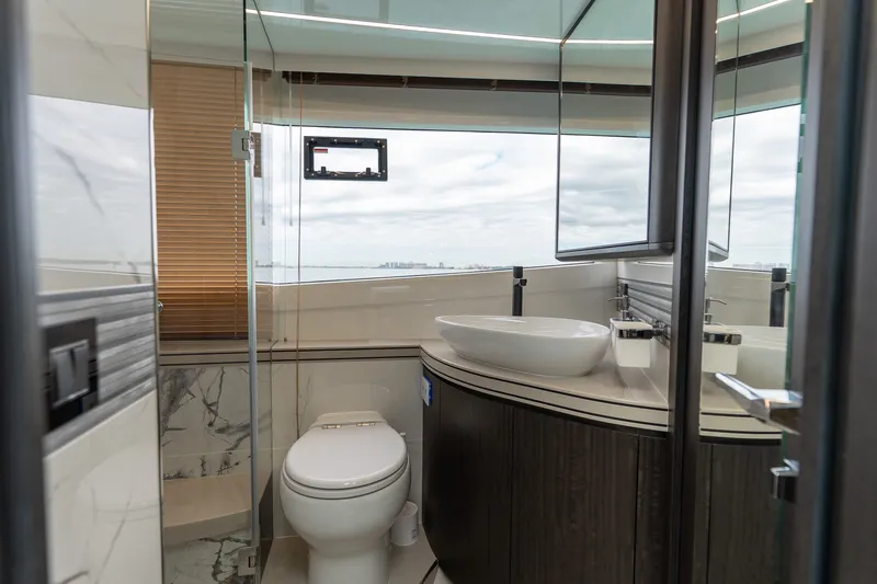 Slide: The Image of Galeon 560 FLY 2025 - 40