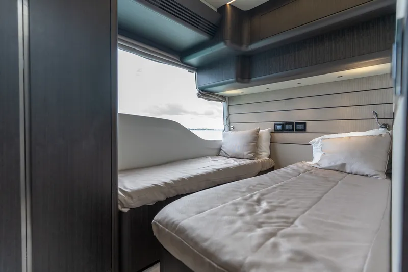 Slide: The Image of Galeon 560 FLY 2025 - 41