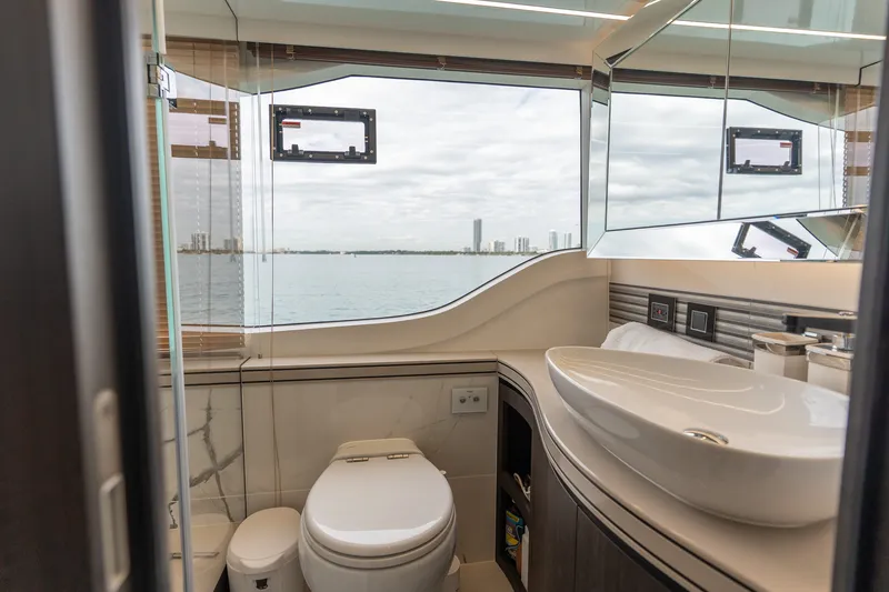 Slide: The Image of Galeon 560 FLY 2025 - 48