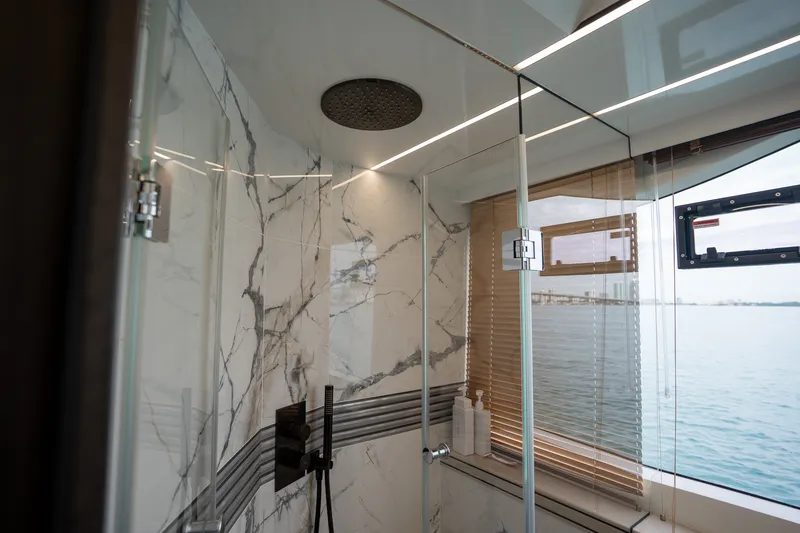 Slide: The Image of Galeon 560 FLY 2025 - 50