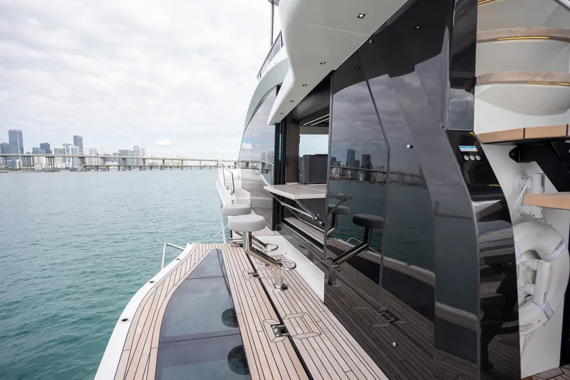 Slide: The Image of Galeon 560 FLY 2025 - 55